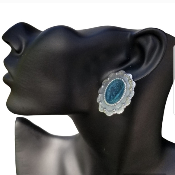 VINTAGE SILVER PLATED WITH BLUE ENAMEL DETAIL WESTERN STYLE CLIP ON EARRINGS - Picture 2 of 4